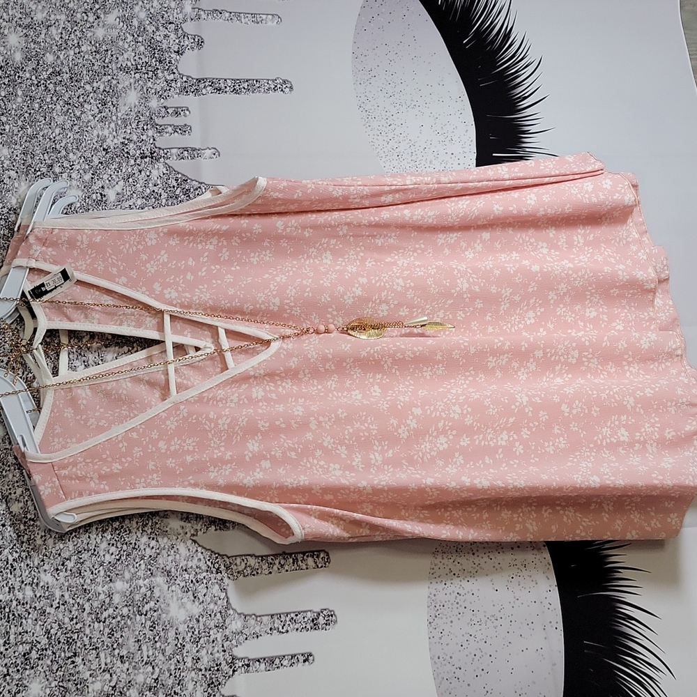 Womens knit top with accessory